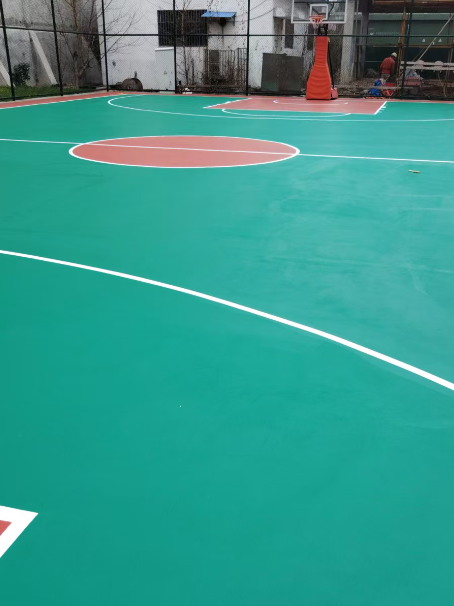 阆中 球场长期使用易出现地面开裂